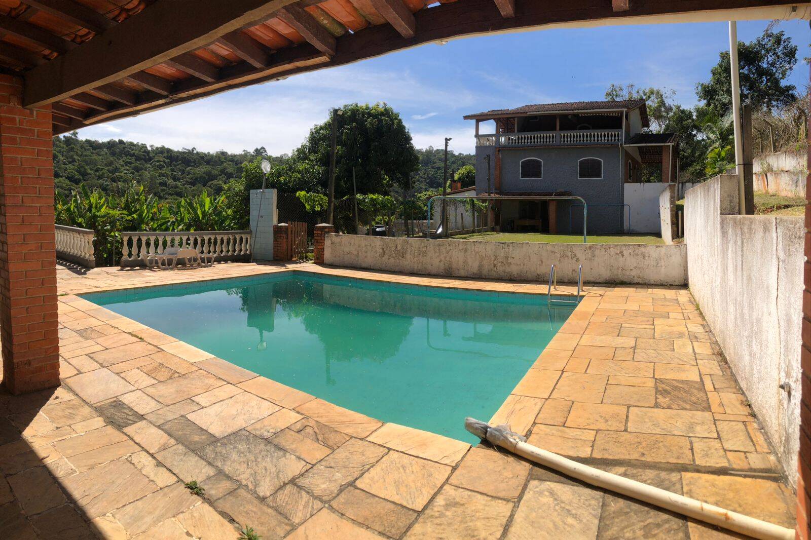 Chácara à venda com 4 quartos, 400m² - Foto 1