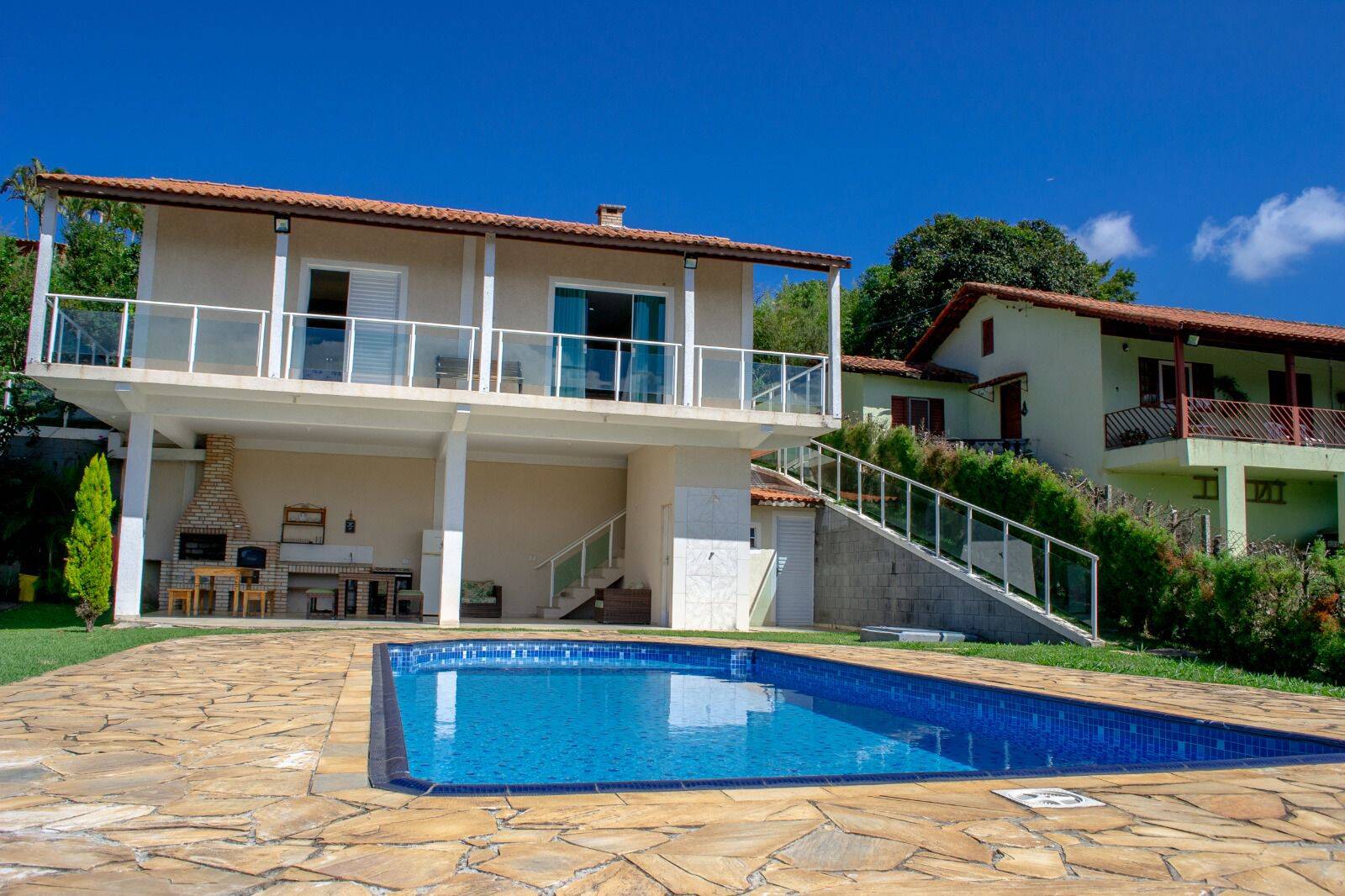Chácara à venda com 3 quartos, 187m² - Foto 1