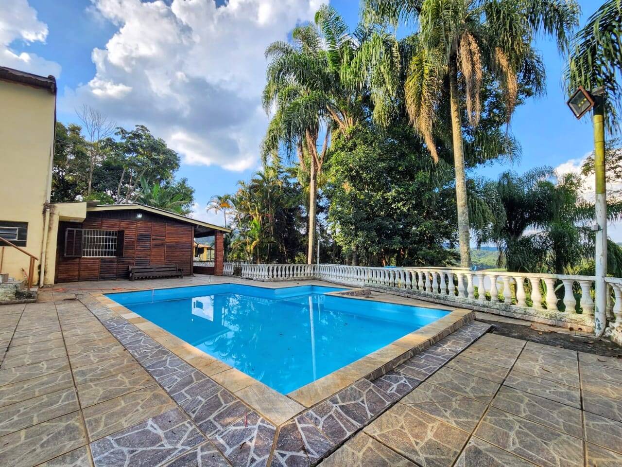 Chácara à venda com 3 quartos, 290m² - Foto 1