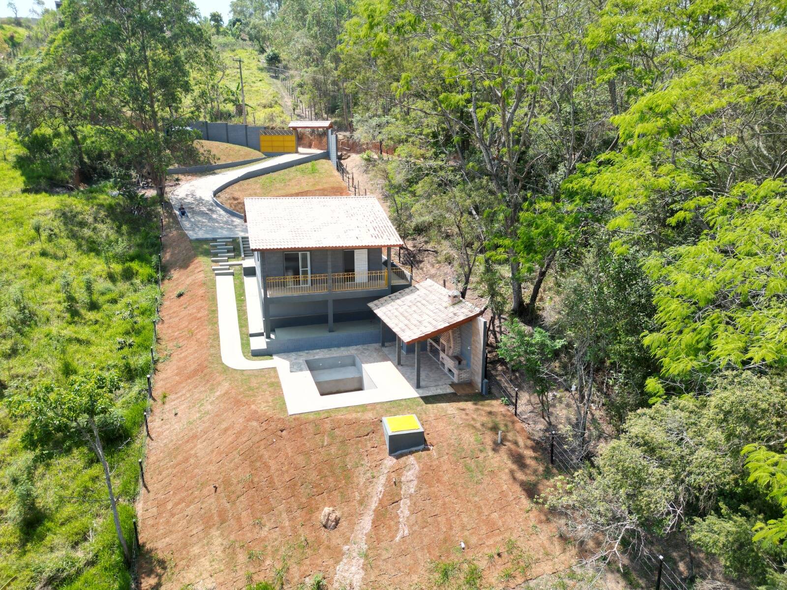 Chácara à venda com 2 quartos, 120m² - Foto 1