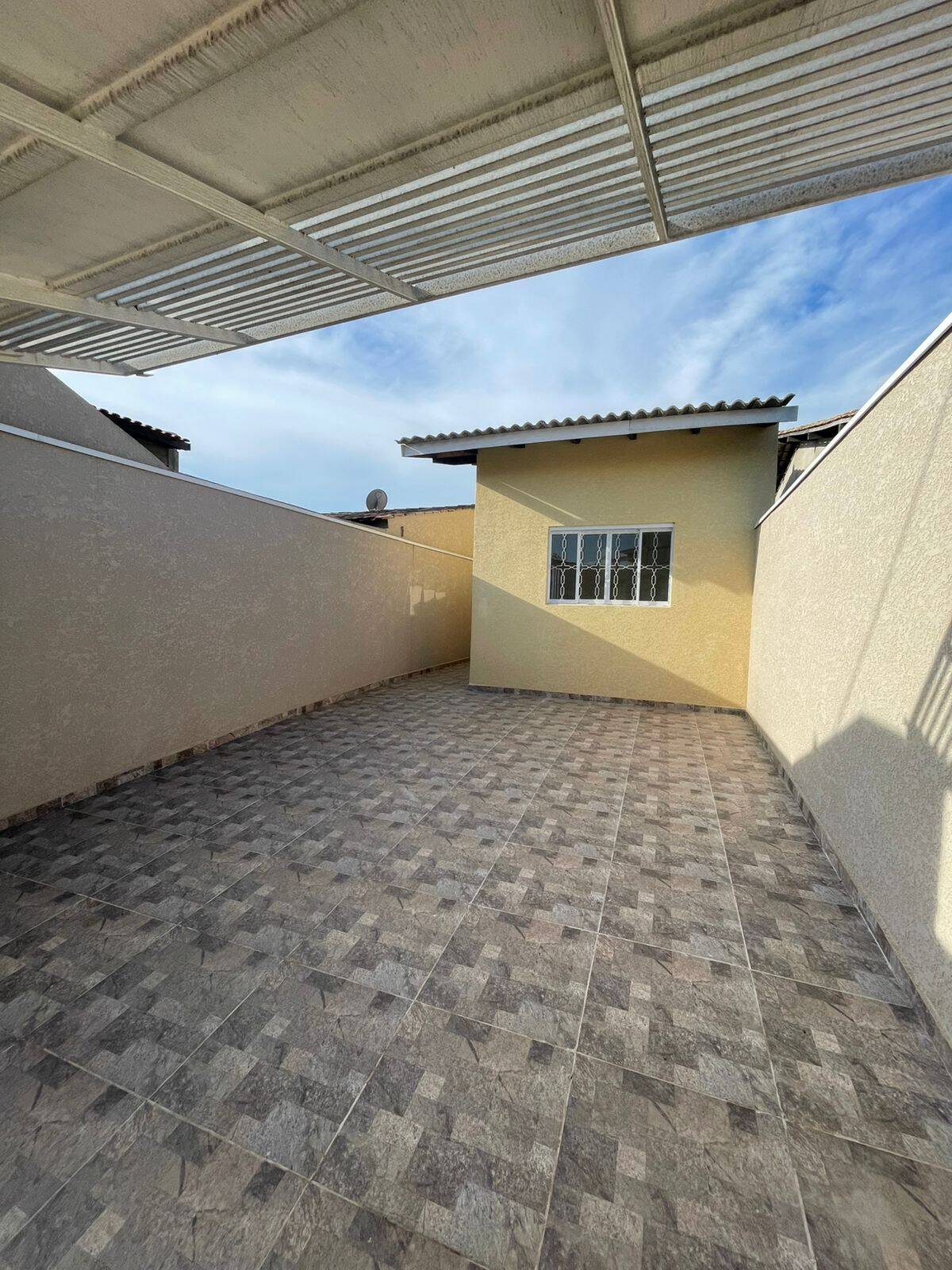 Casa à venda com 2 quartos, 80m² - Foto 2