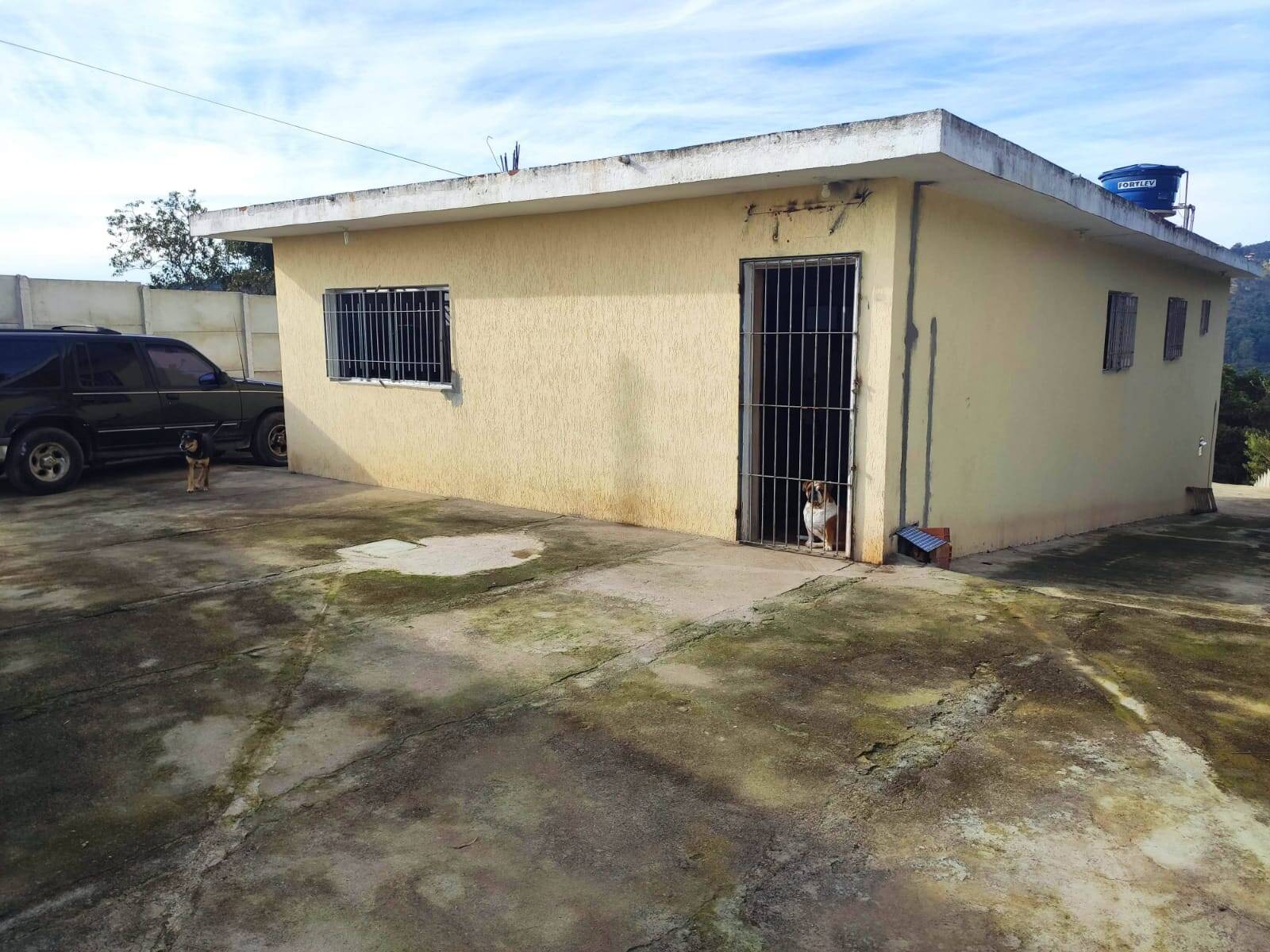 Chácara à venda com 4 quartos, 1200m² - Foto 1