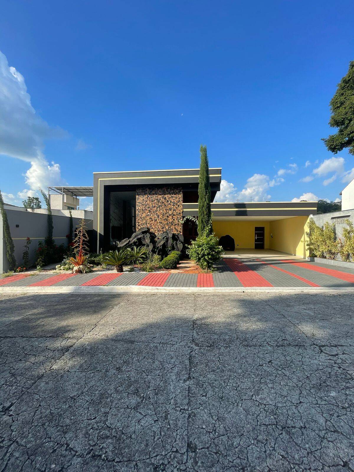Casa à venda com 6 quartos, 580m² - Foto 2
