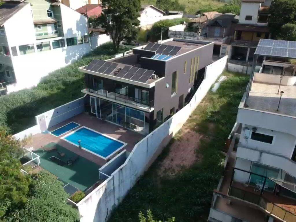 Casa à venda com 6 quartos, 580m² - Foto 1