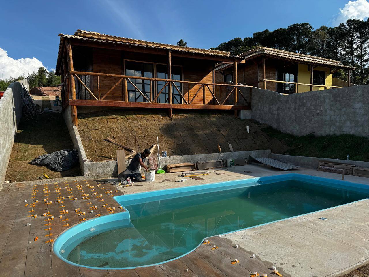 Casa à venda com 2 quartos, 100m² - Foto 1