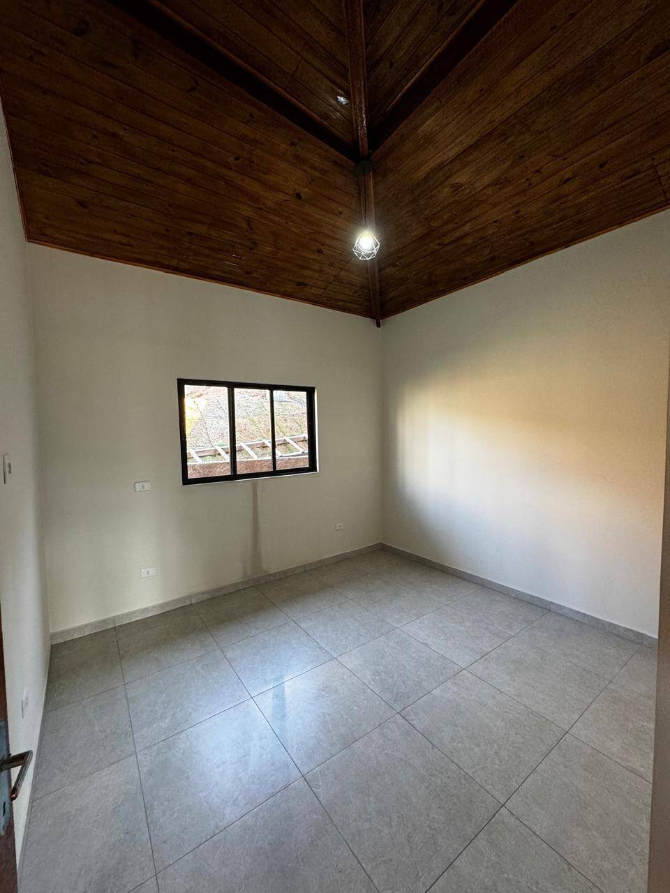 Casa à venda com 2 quartos, 100m² - Foto 3