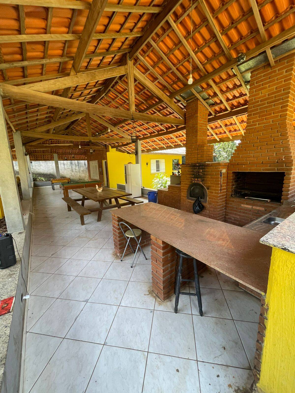 Chácara à venda com 4 quartos, 200m² - Foto 2